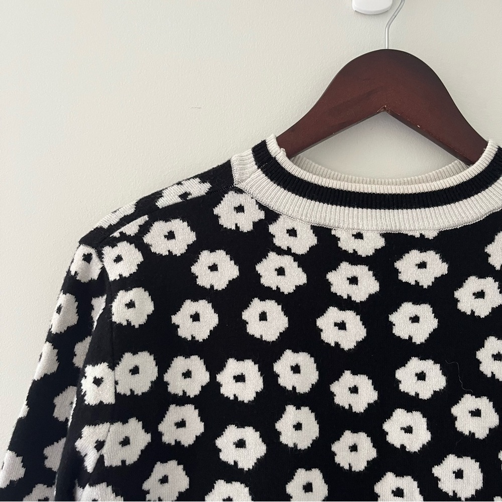 Daisy Knit Sweater Cottagecore Pullover Black White Floral - Picture 3 of 8